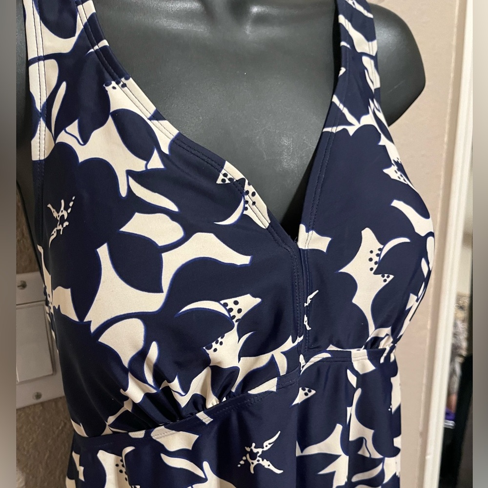 Navy and white floral tankini - Picture 6 of 8